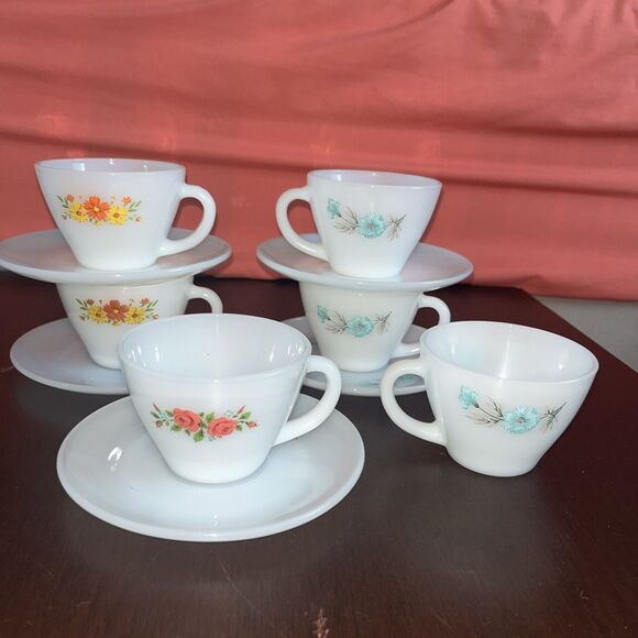 11pc ANCHOR HOCKING FIRE KING  CUPS & SAUCERS Boutonnière Tea Rose Bonnie Blue - Picture 1 of 9